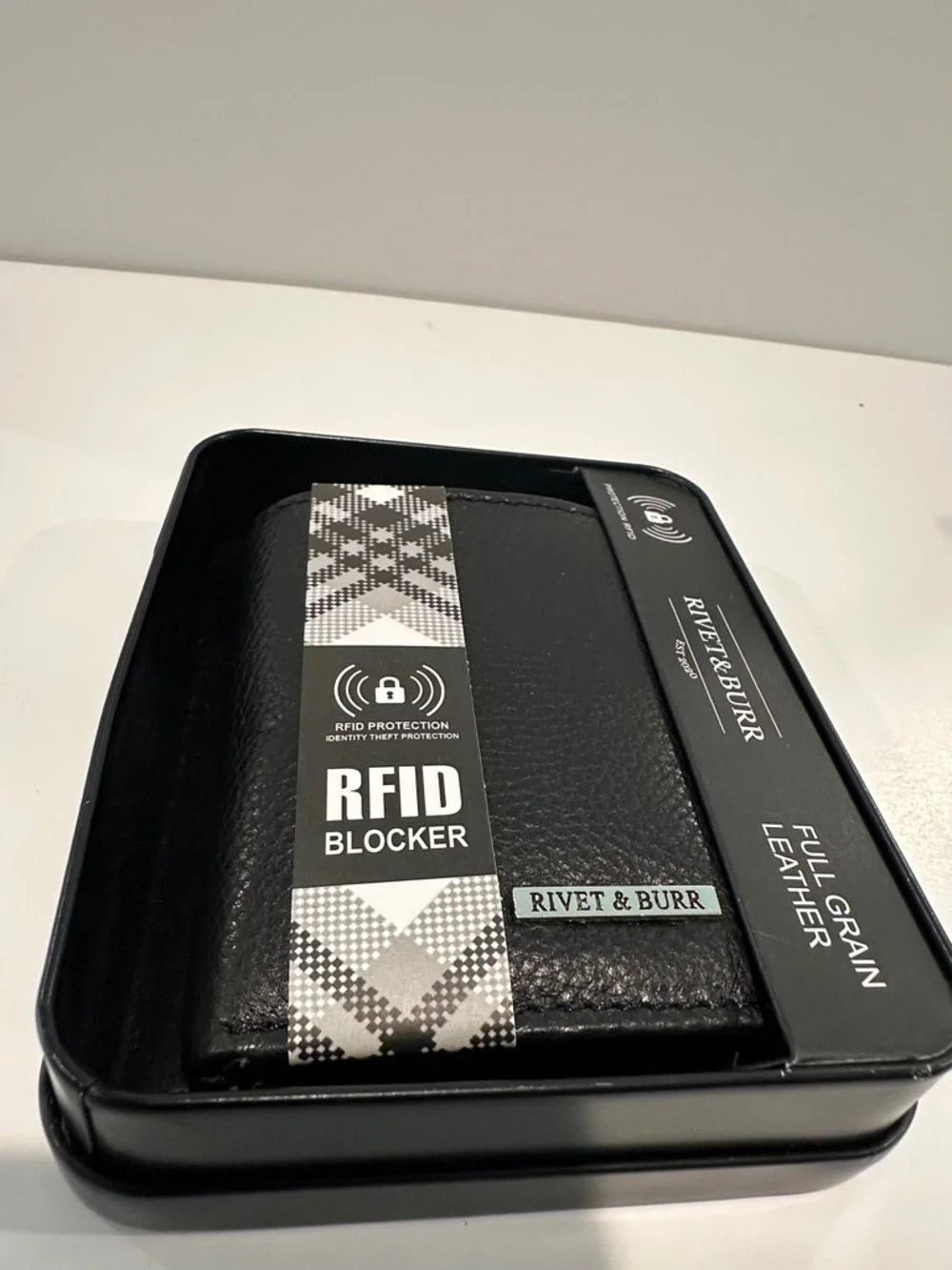 NWT Rivet & Burr RFID BlockerTrifold small wallet w/ID, Bills & Creditcard slots